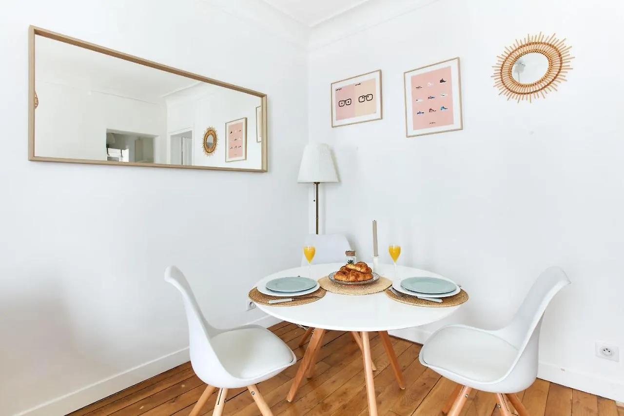 Montmartre City Apartment - Abbesses Paris