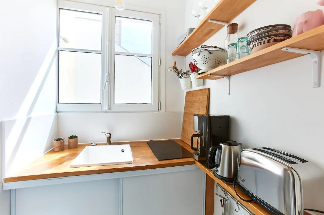 Montmartre City Apartment - Abbesses Paris